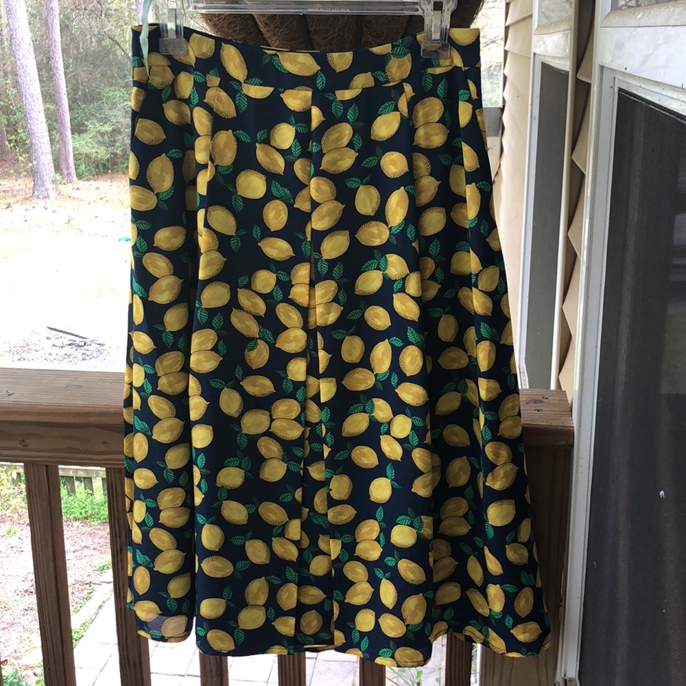 The Limited lemon 🍋 print midi skirt size 6